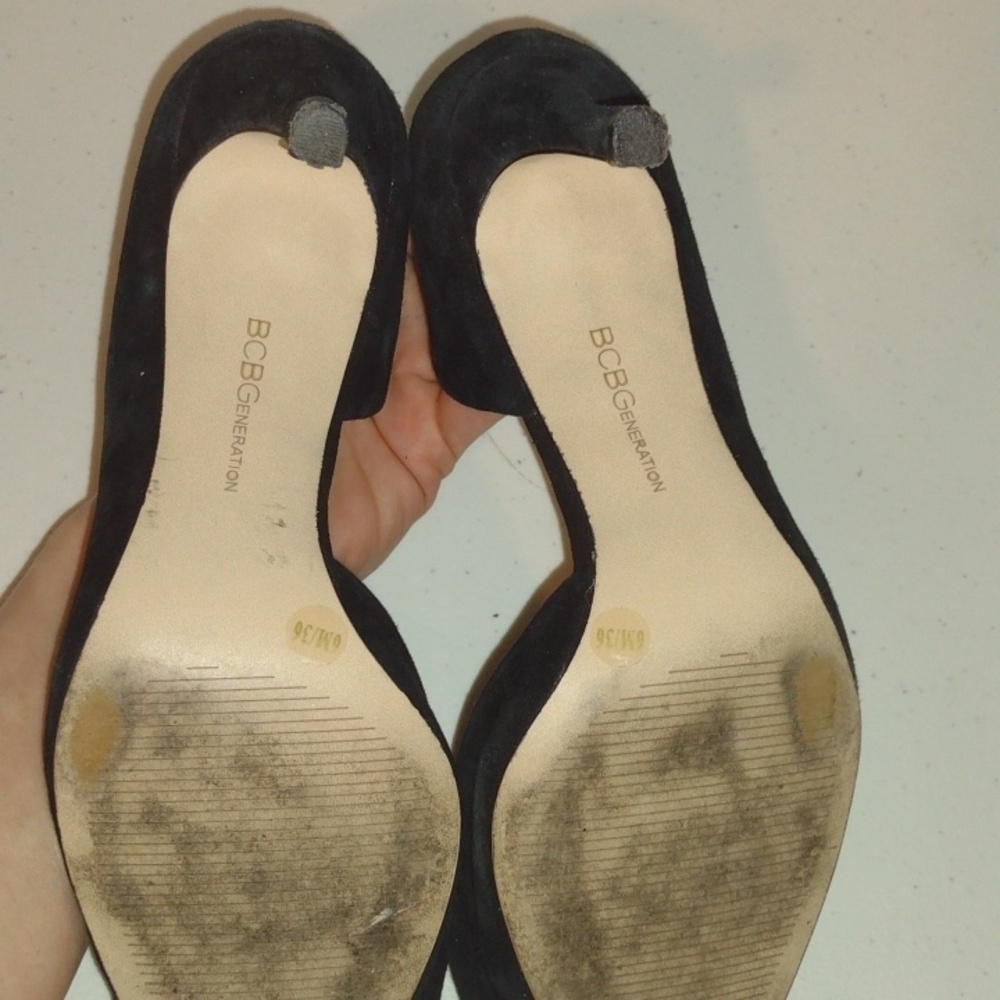Classy black heel with bow and gold accents 6m bcbgeneration - Picture 7 of 11